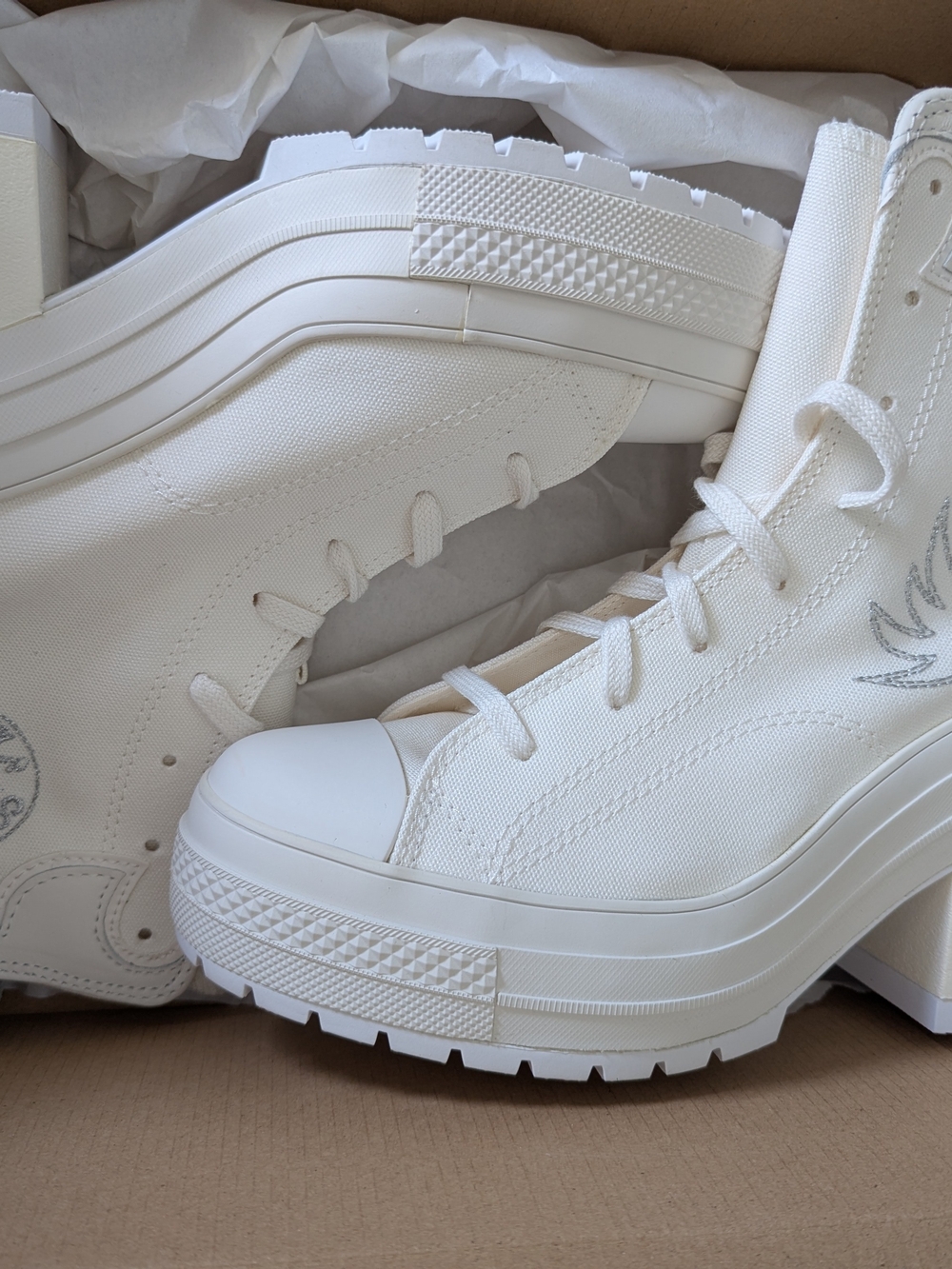 Converse Western Chuck 70 De Luxe Platforms - Picture 6 of 6